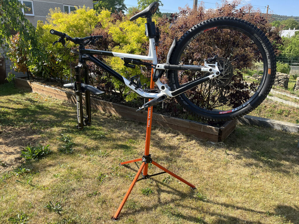 montazny-stojan-superb-bicykel