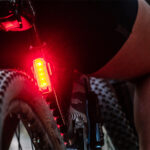 Zadné svetlo na bicykel Lezyne STRIP DRIVE 150: Vytrvalec v svietivosti | Recenzia