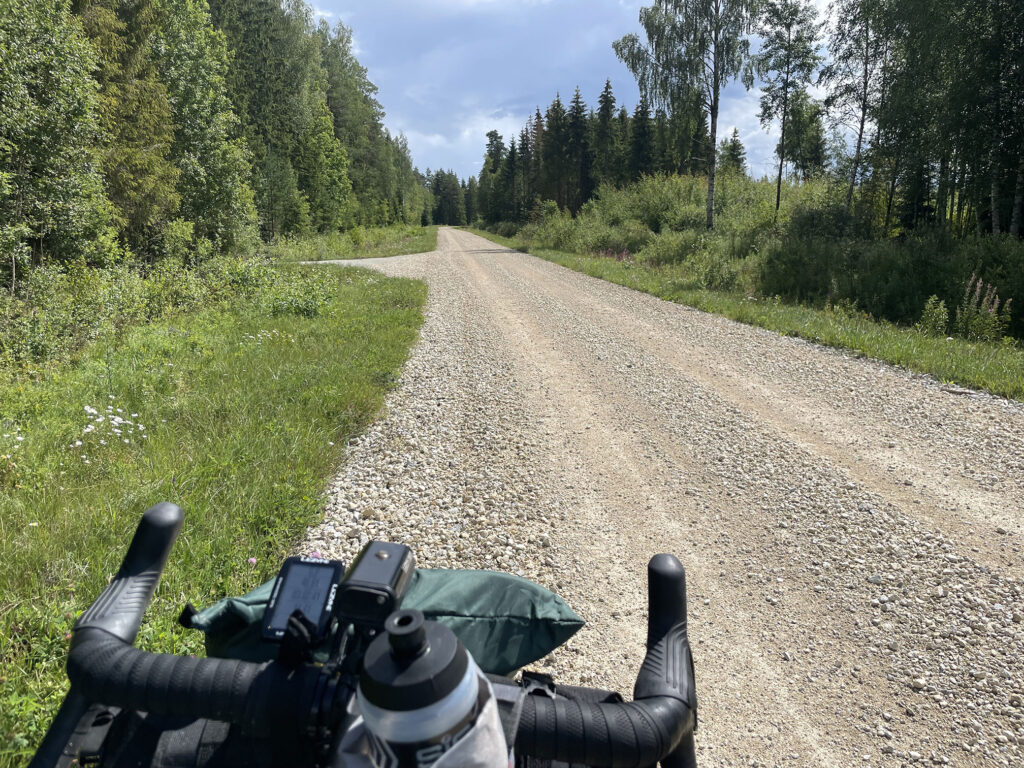 Bikepacking Pobaltím - štrková cesta
